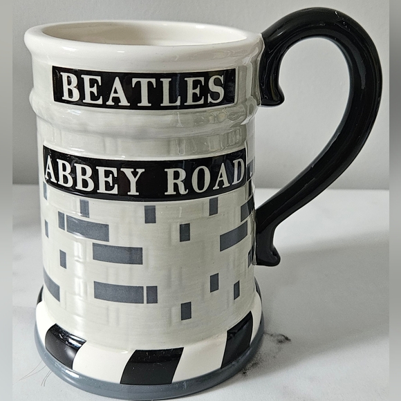 The Beatles Themed 8 Item Bundle - Picture 2 of 15